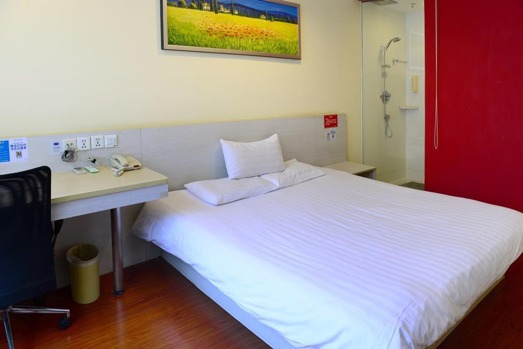 Hanting Express Shanghai Middle Sichuan Road Екстер'єр фото