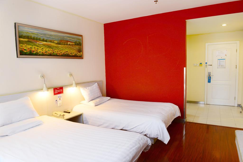 Hanting Express Shanghai Middle Sichuan Road Екстер'єр фото