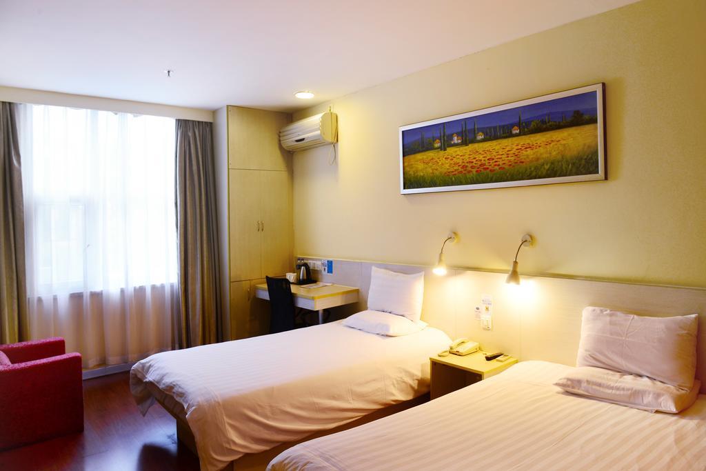 Hanting Express Shanghai Middle Sichuan Road Екстер'єр фото