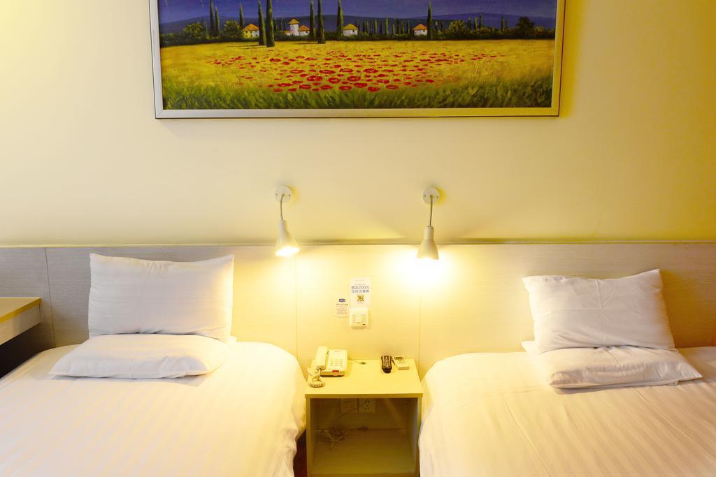 Hanting Express Shanghai Middle Sichuan Road Екстер'єр фото