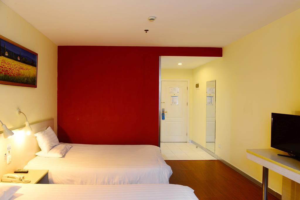 Hanting Express Shanghai Middle Sichuan Road Екстер'єр фото