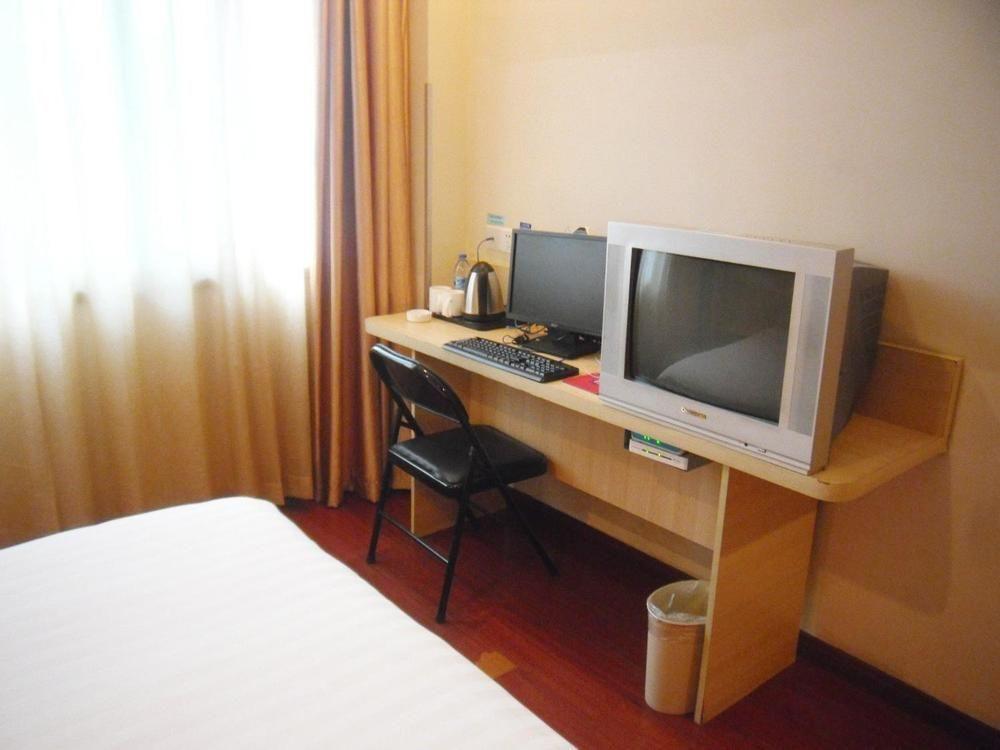 Hanting Express Shanghai Middle Sichuan Road Екстер'єр фото