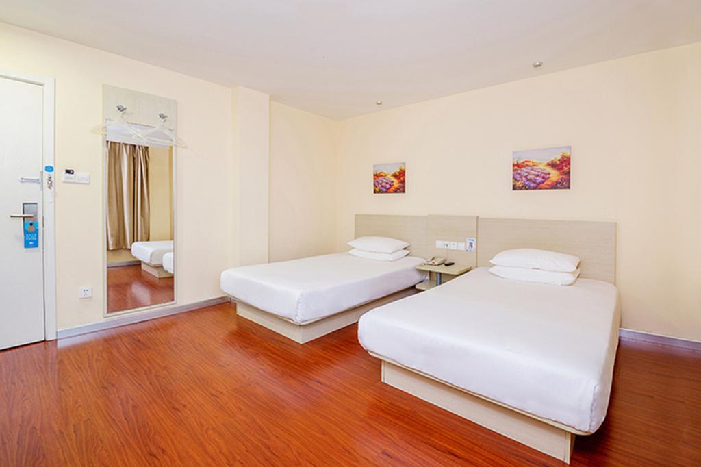 Hanting Express Shanghai Middle Sichuan Road Екстер'єр фото
