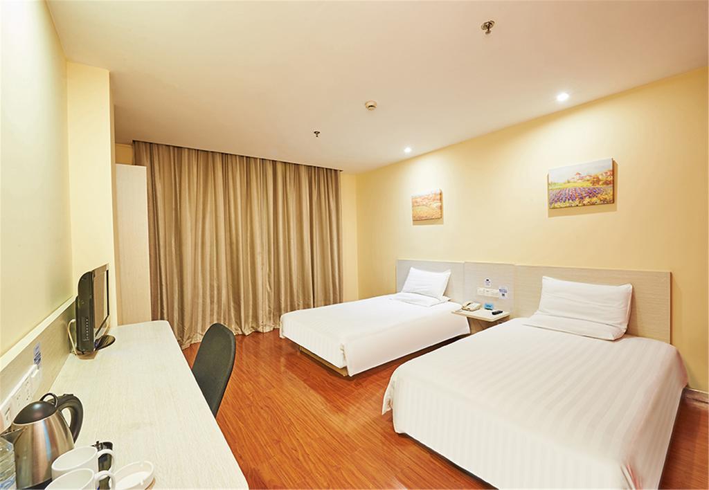 Hanting Express Shanghai Middle Sichuan Road Екстер'єр фото