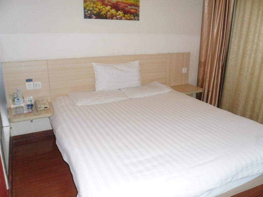 Hanting Express Shanghai Middle Sichuan Road Екстер'єр фото