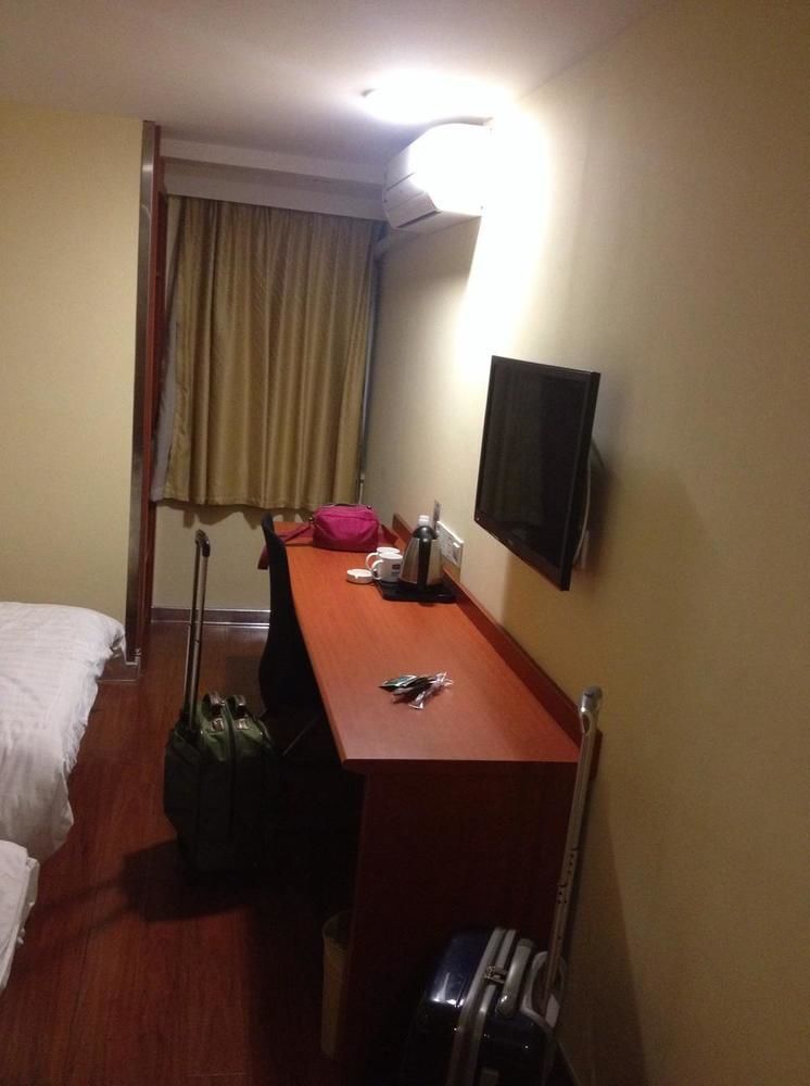 Hanting Express Shanghai Middle Sichuan Road Екстер'єр фото